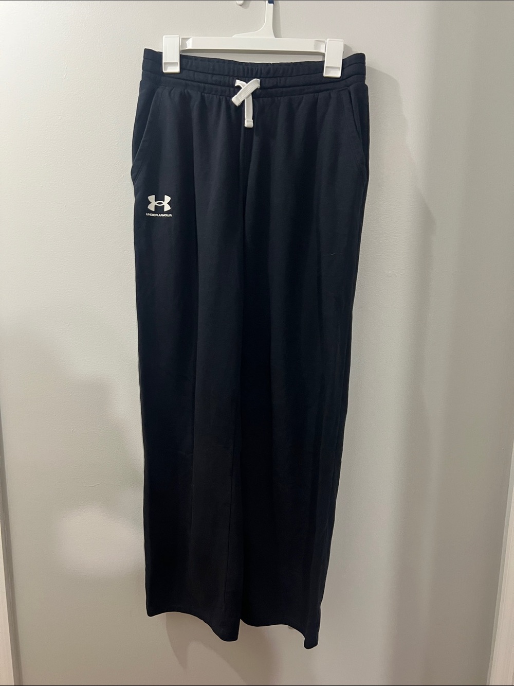 Under Armour Black Hoodie and Sweatpants with White Logo - Picture 4 of 8